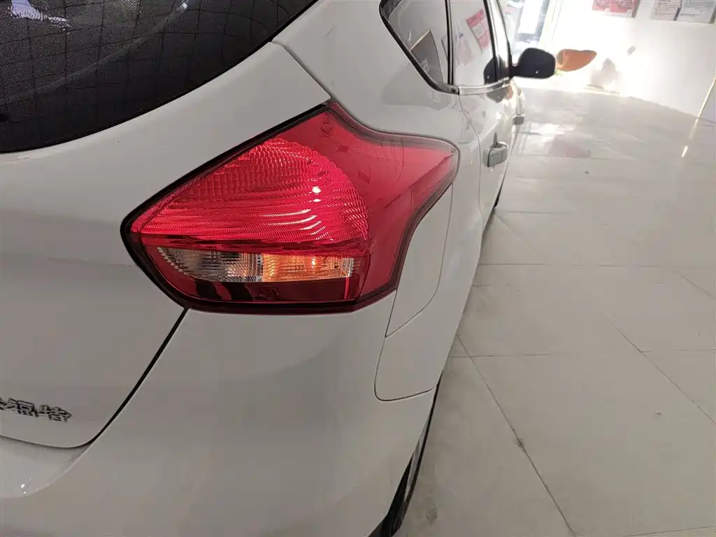 Focus 2018 hatchback classic 1.6L automatic comfort smart mobility version купить на сайте DeffCars