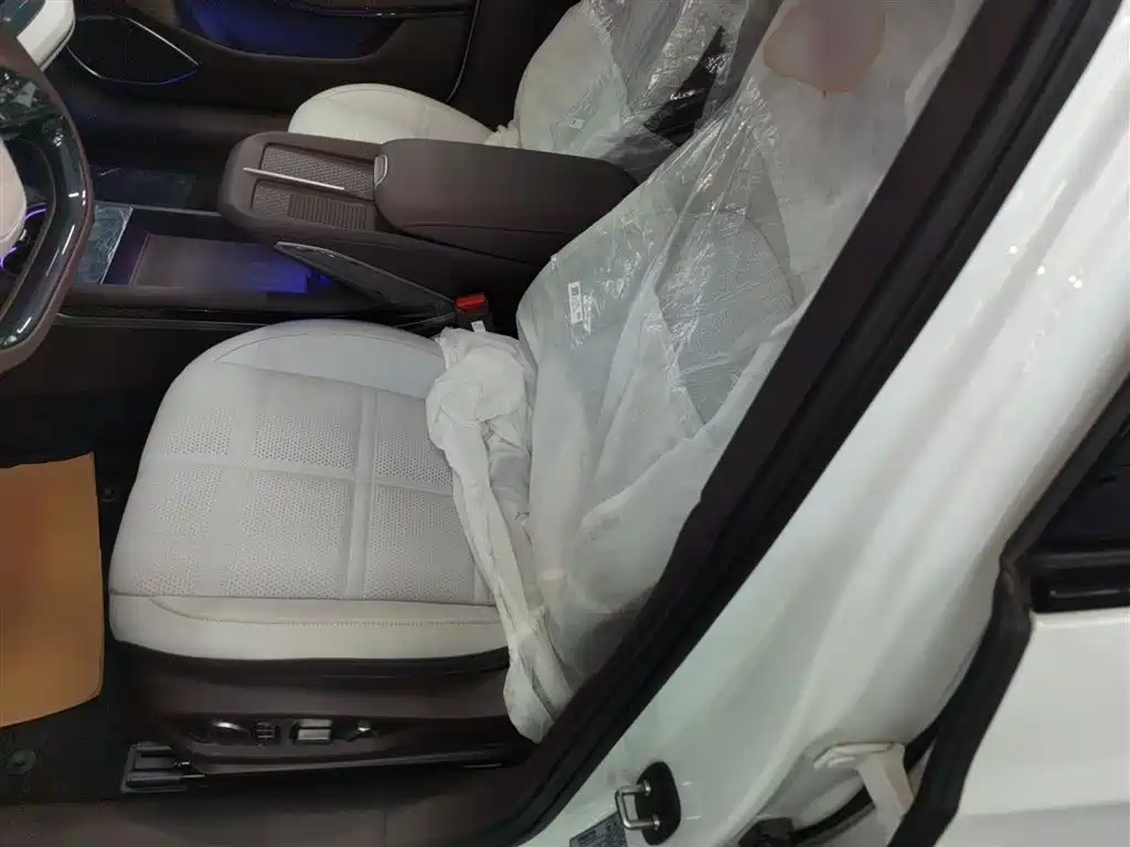 Hongqi EH7 2024 640 Pro+ four-wheel drive version купить на сайте DeffCars