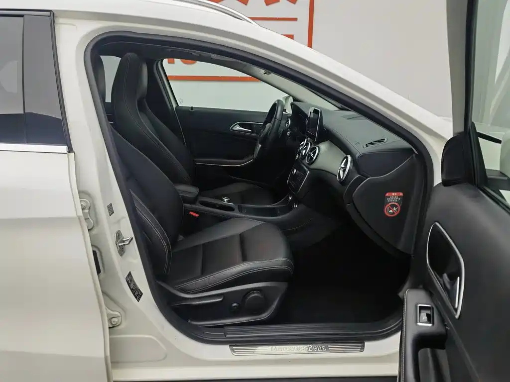Mercedes-Benz GLA 2016 GLA 200 Fashion Model купить на сайте DeffCars