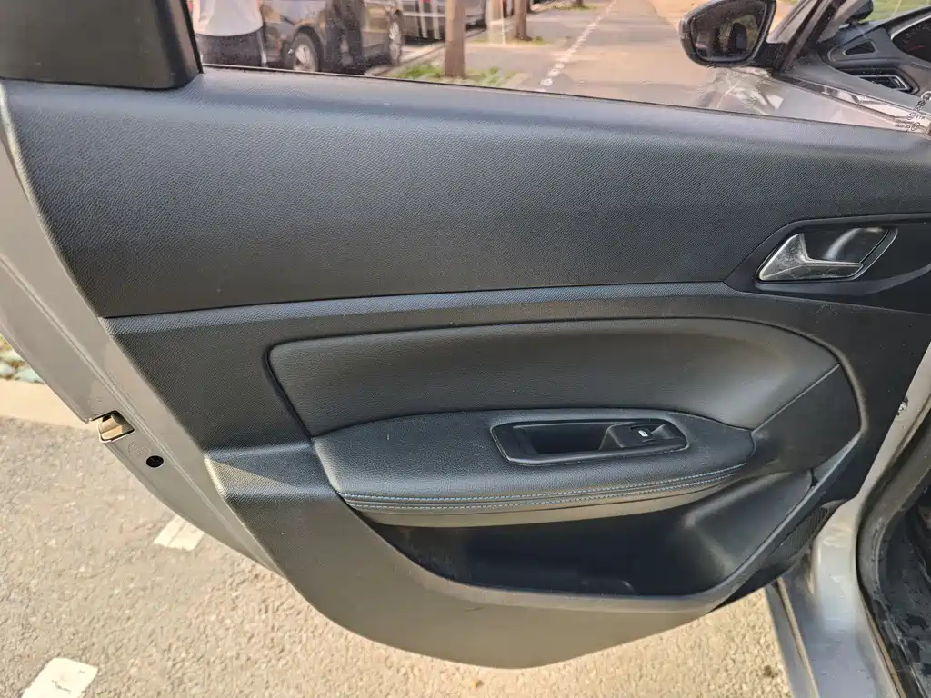 Peugeot 308 2018 230THP Automatic Deluxe Edition купить на сайте DeffCars