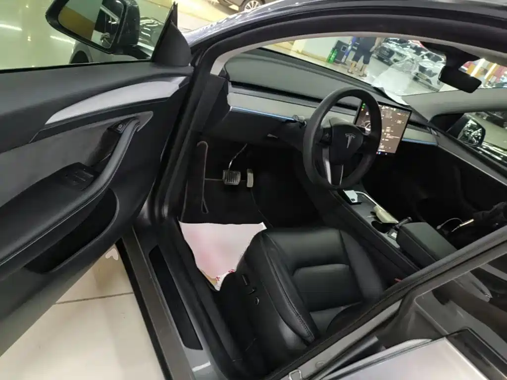 Model Y 2024 rear-wheel drive version купить на сайте DeffCars
