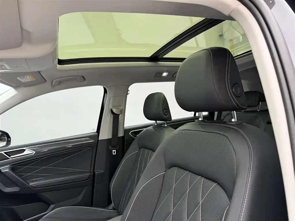 Tiguan L 2024 330TSI automatic two-wheel drive R-Line version купить на сайте DeffCars