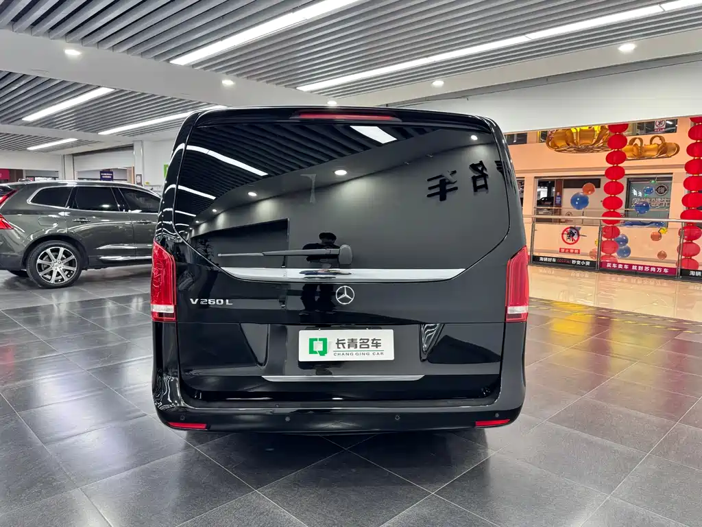 Mercedes-Benz V-Class 2022 V 260 L Long Wheelbase Premium Edition купить на сайте DeffCars