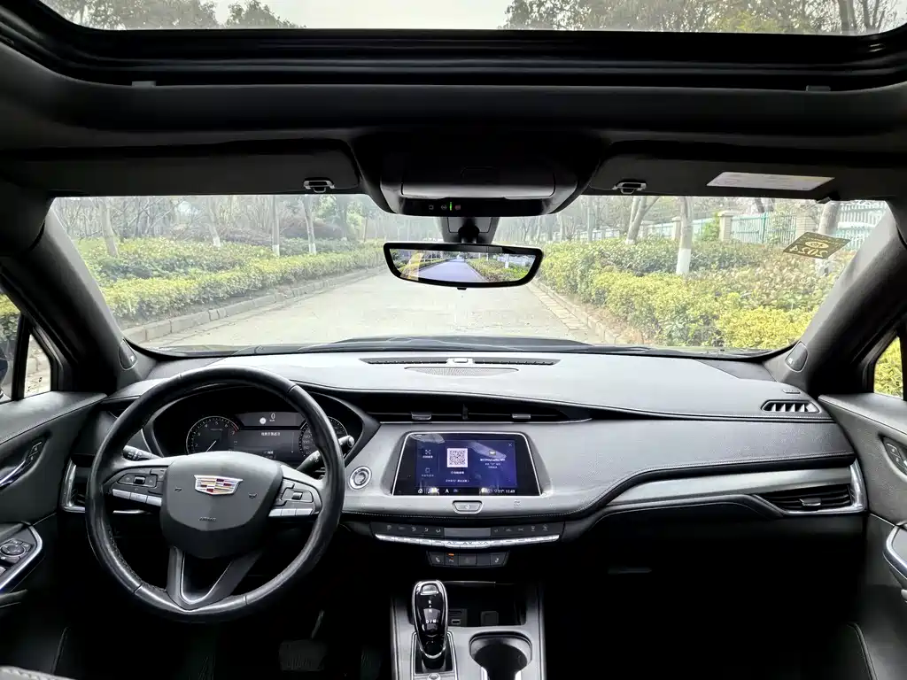 Cadillac XT4 2020 28T two-wheel drive leading model купить на сайте DeffCars