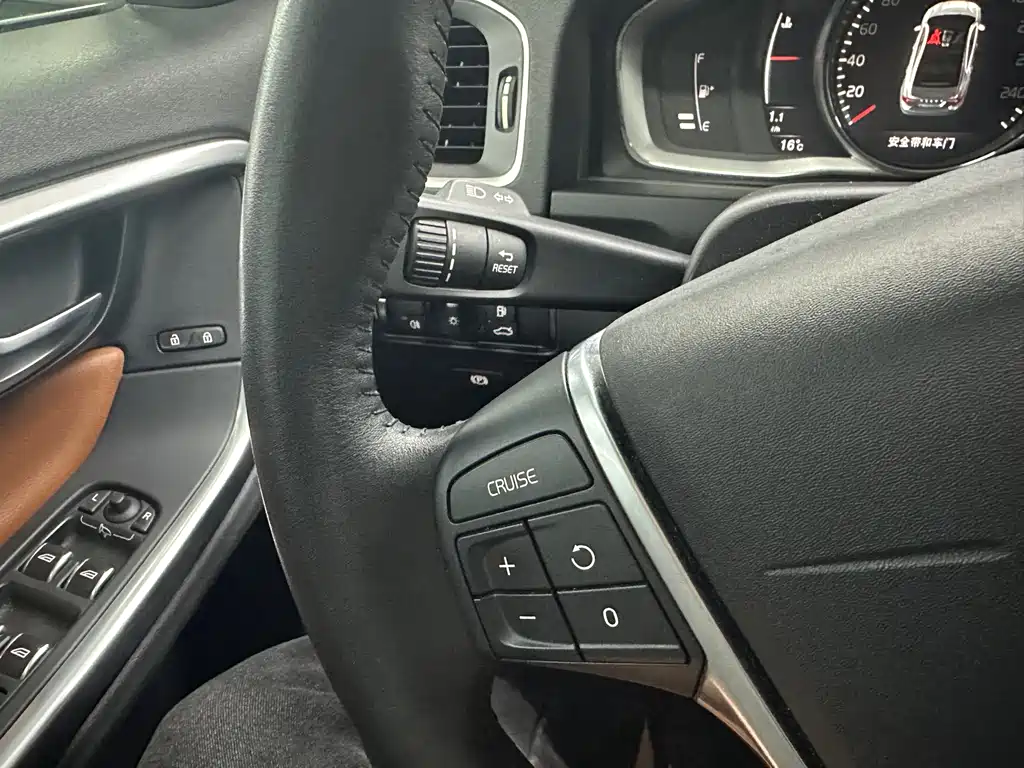 Volvo S60 2017 S60L T5 Smart Edition купить на сайте DeffCars