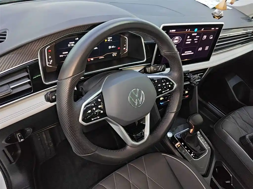 Tiguan L 2023 330TSI automatic two-wheel drive R-Line version купить на сайте DeffCars