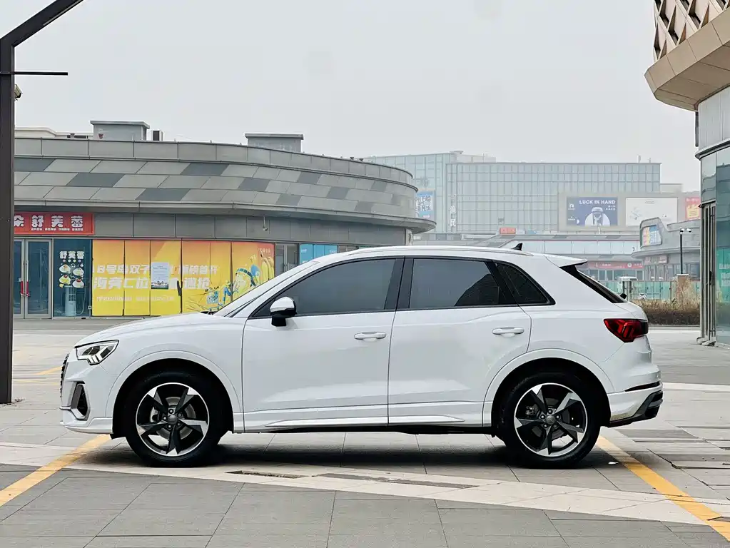 Audi Q3 2019 35 TFSI Fashionable and Dynamic купить на сайте DeffCars