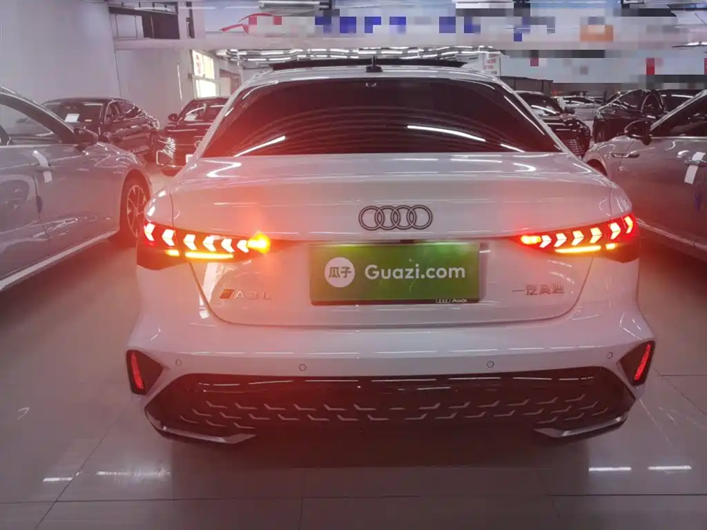 Audi A3 2025 A3L Limousine 35TFSI Flying Spur Exclusive купить на сайте DeffCars