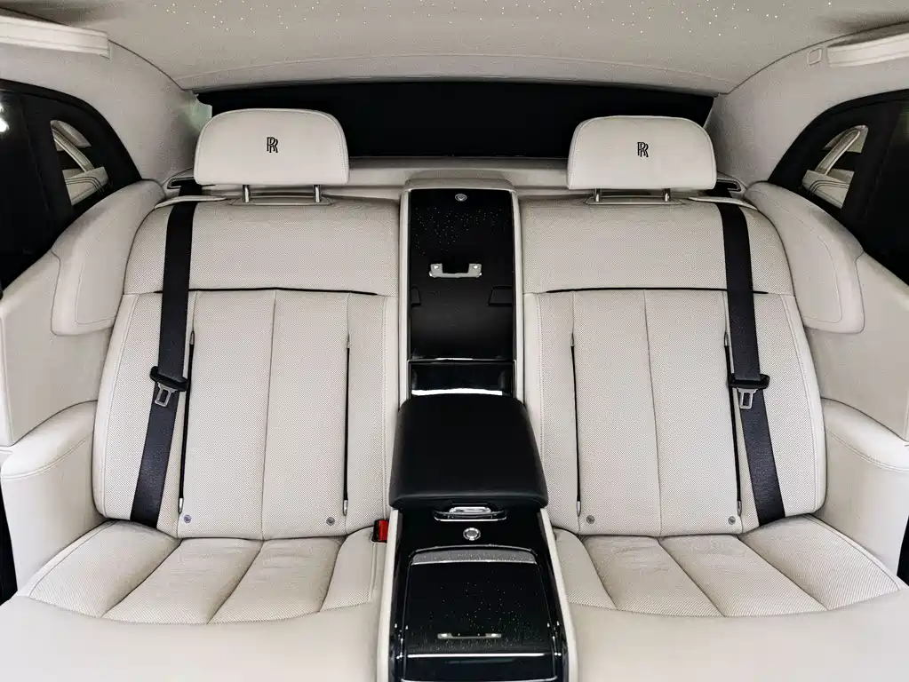 Phantom 2018 6.7T long wheelbase version купить на сайте DeffCars