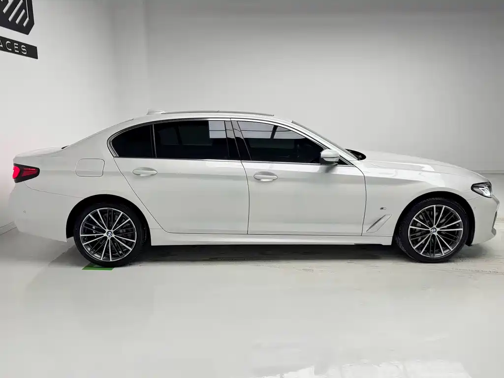 BMW 5 Series 2022 facelift 530Li leading M sports package купить на сайте DeffCars