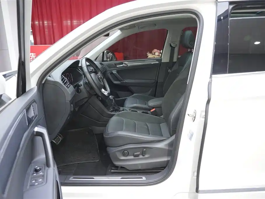 Tiguan L 2021 330TSI automatic two-wheel drive R-Line version купить на сайте DeffCars