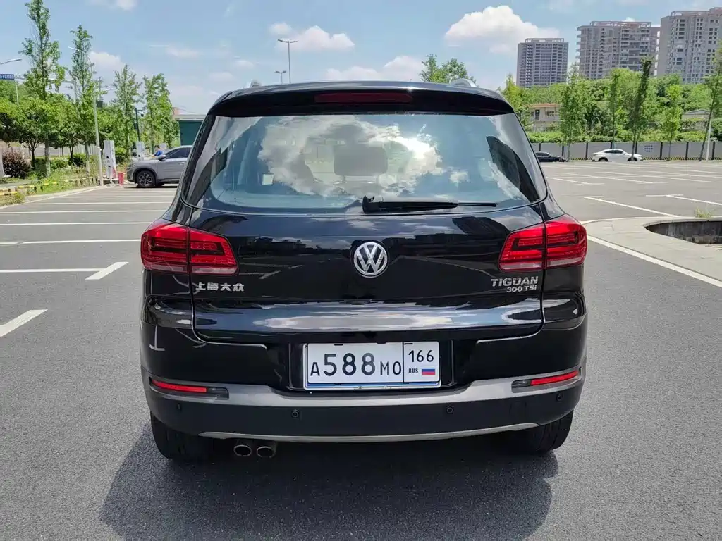 Tiguan 2015 1.8TSI automatic two-wheel drive luxury model купить на сайте DeffCars