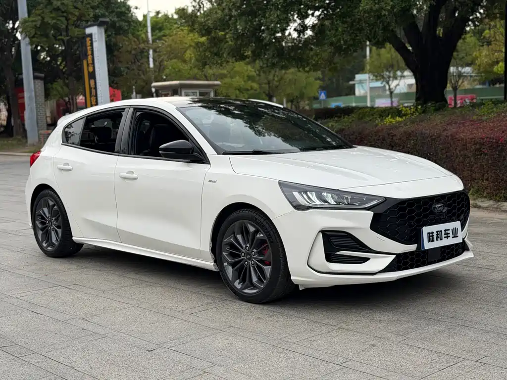 Focus 2022 Hatchback EcoBoost 180 Automatic ST Line купить на сайте DeffCars