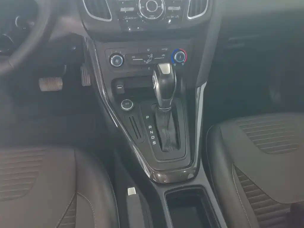 Focus 2018 sedan classic 1.6L automatic stylish smart mobility version купить на сайте DeffCars