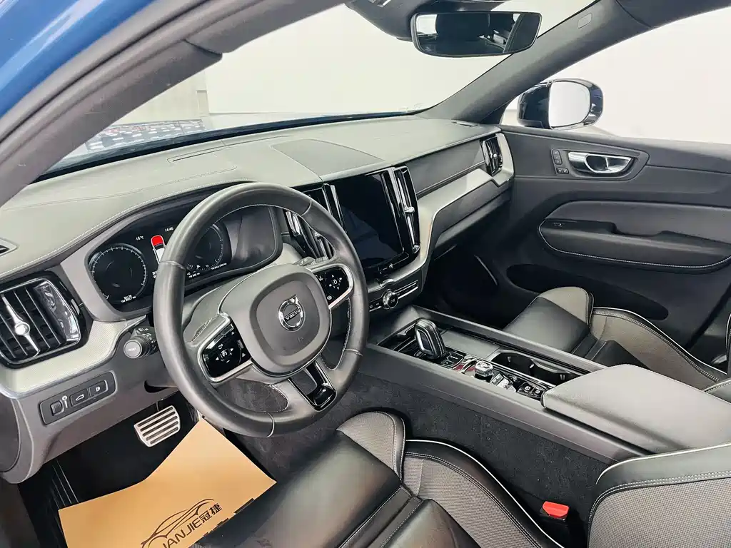 Volvo XC60 Plug-in Hybrid 2021 T8 E-Drive Hybrid Zhiyuan Sports Edition купить на сайте DeffCars