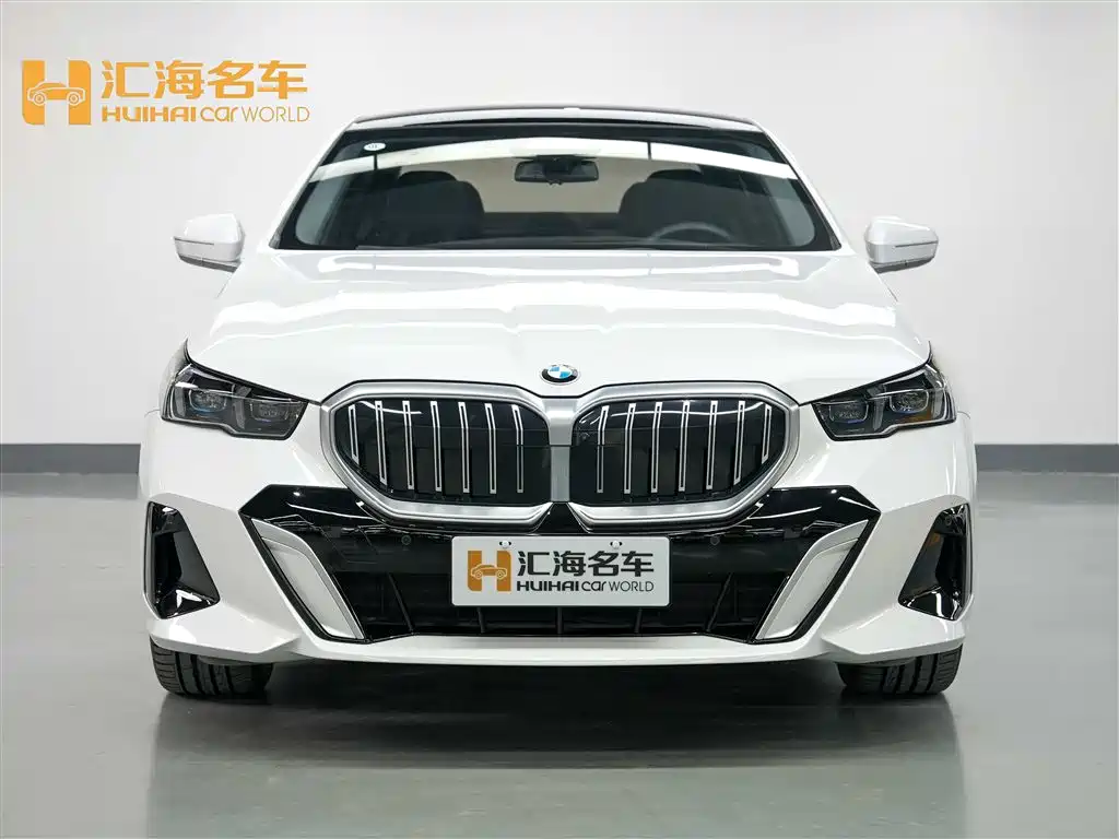 BMW 5 Series 2025 530Li Exclusive M Sports Package купить на сайте DeffCars
