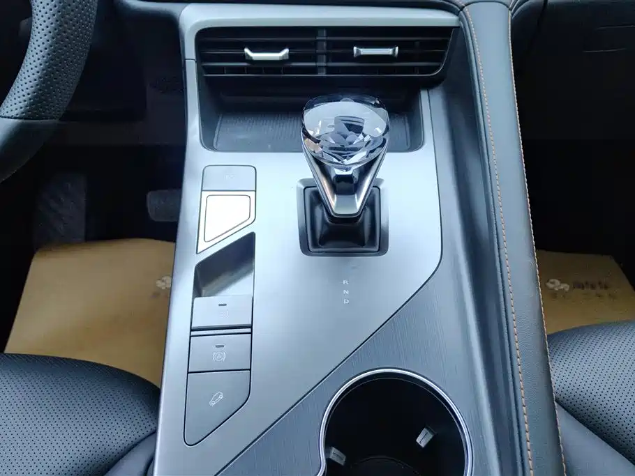 Roewe RX5 New Energy 2023 eRX5 Super Hybrid Superior Edition купить на сайте DeffCars