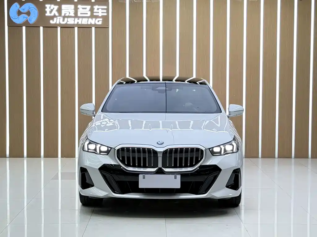 BMW 5 Series 2025 525Li M Sports Package купить на сайте DeffCars