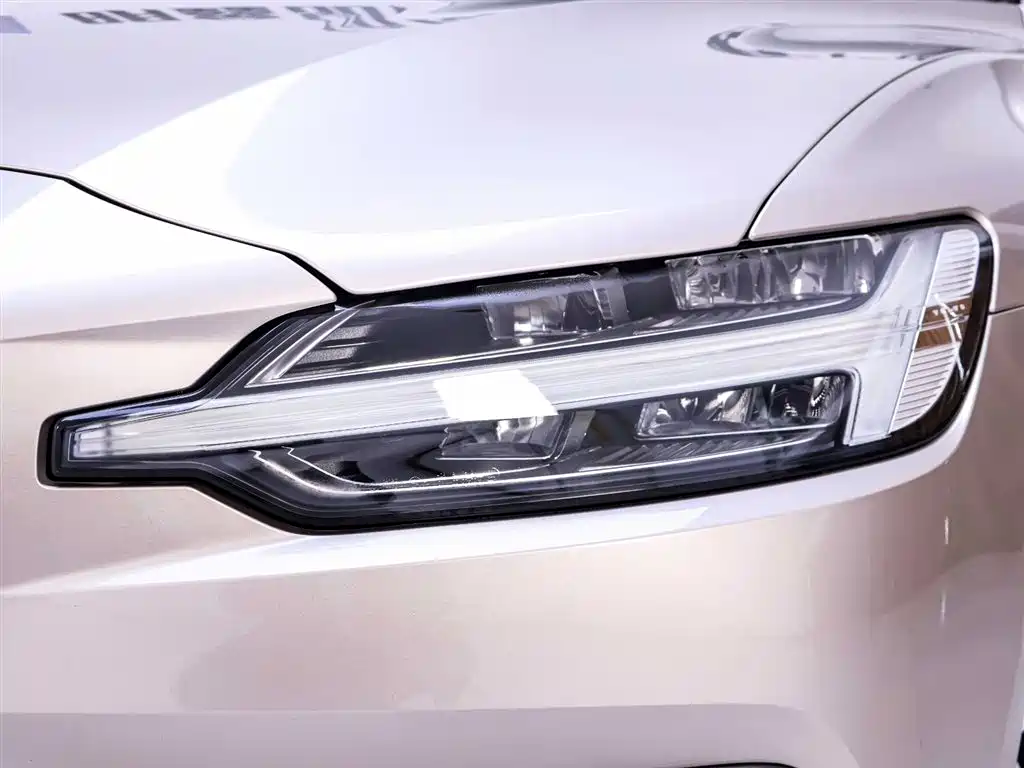 Volvo S60 2023 B4 Zhiyi Luxury Edition купить на сайте DeffCars