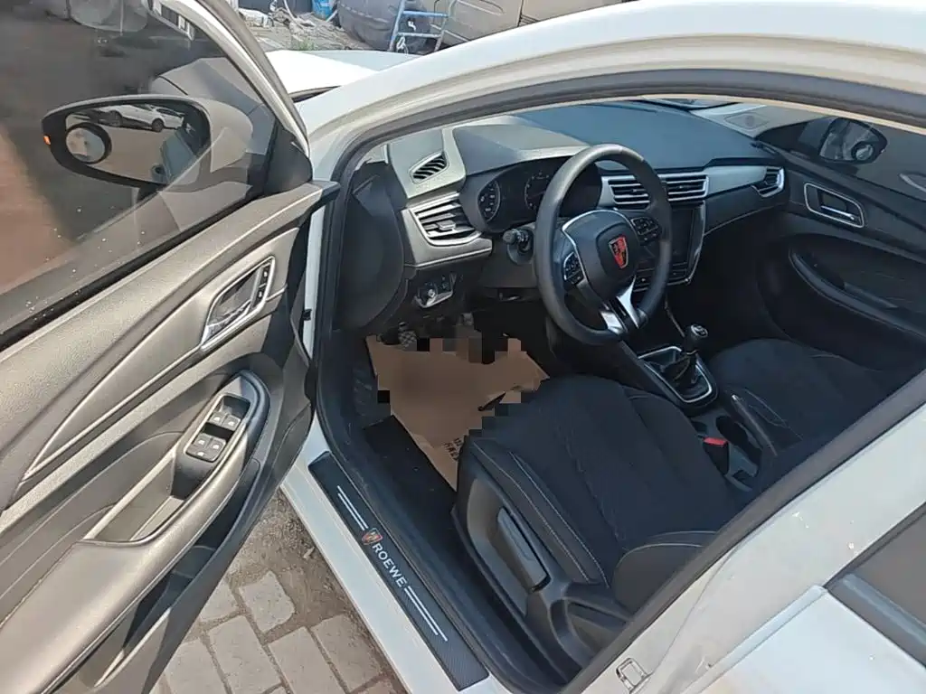 Roewe i5 2020 1.5L manual 4G Internet leading version купить на сайте DeffCars