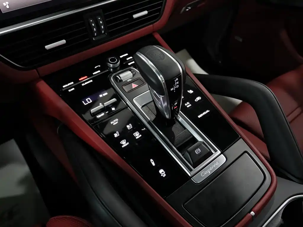 Cayenne New Energy 2022 Cayenne E-Hybrid 2.0T Platinum Edition купить на сайте DeffCars