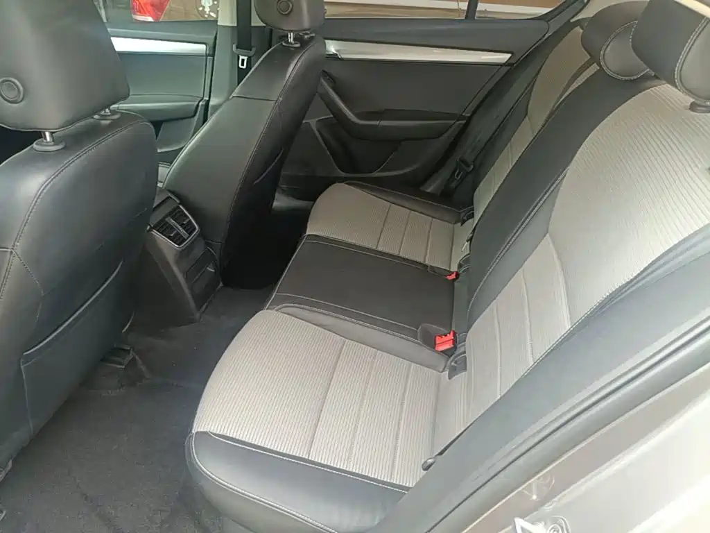 Octavia 2017 1.6L automatic version купить на сайте DeffCars