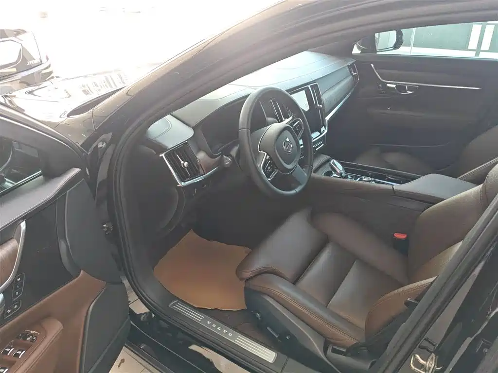 Volvo S90 2021 B5 Zhiyuan Luxury Edition купить на сайте DeffCars
