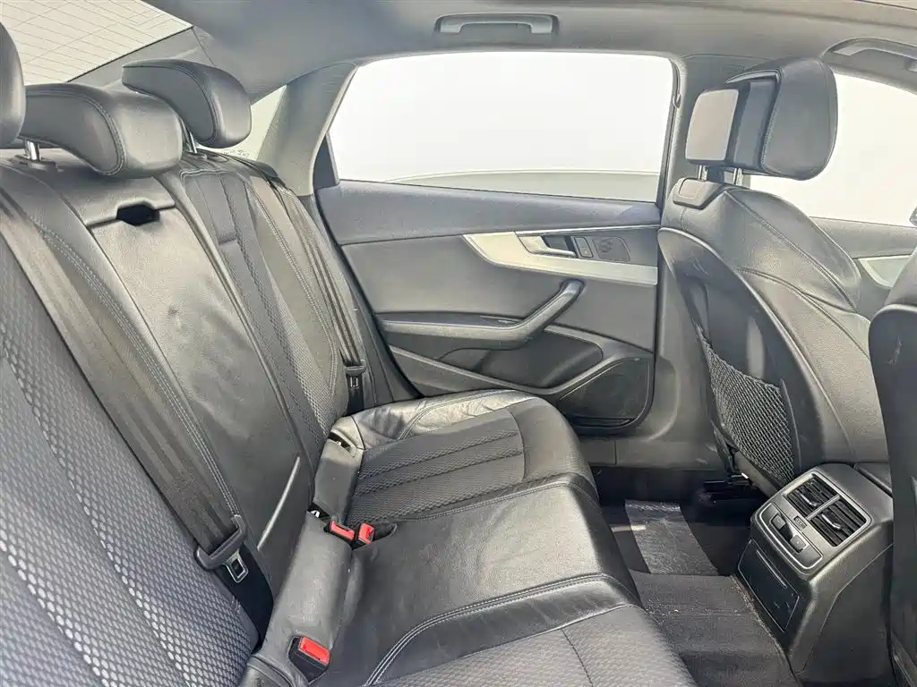 Audi A4L 2018 30th Anniversary Model 40 TFSI Sports купить на сайте DeffCars