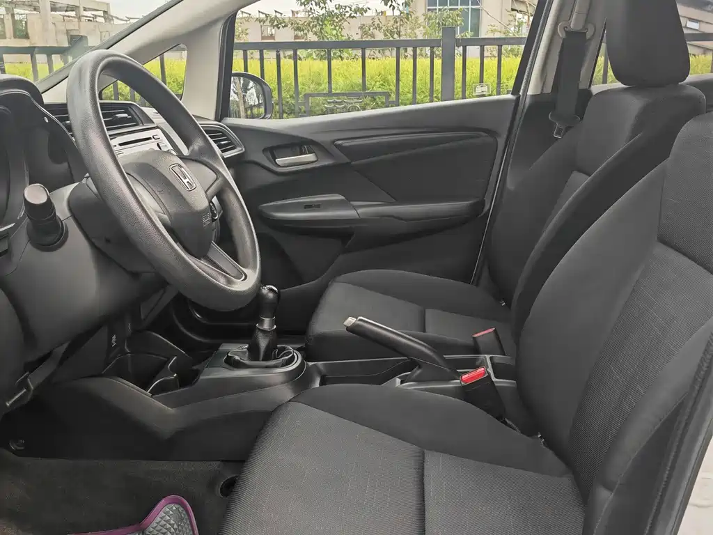 Fit 2014 1.5L LX manual comfort model купить на сайте DeffCars