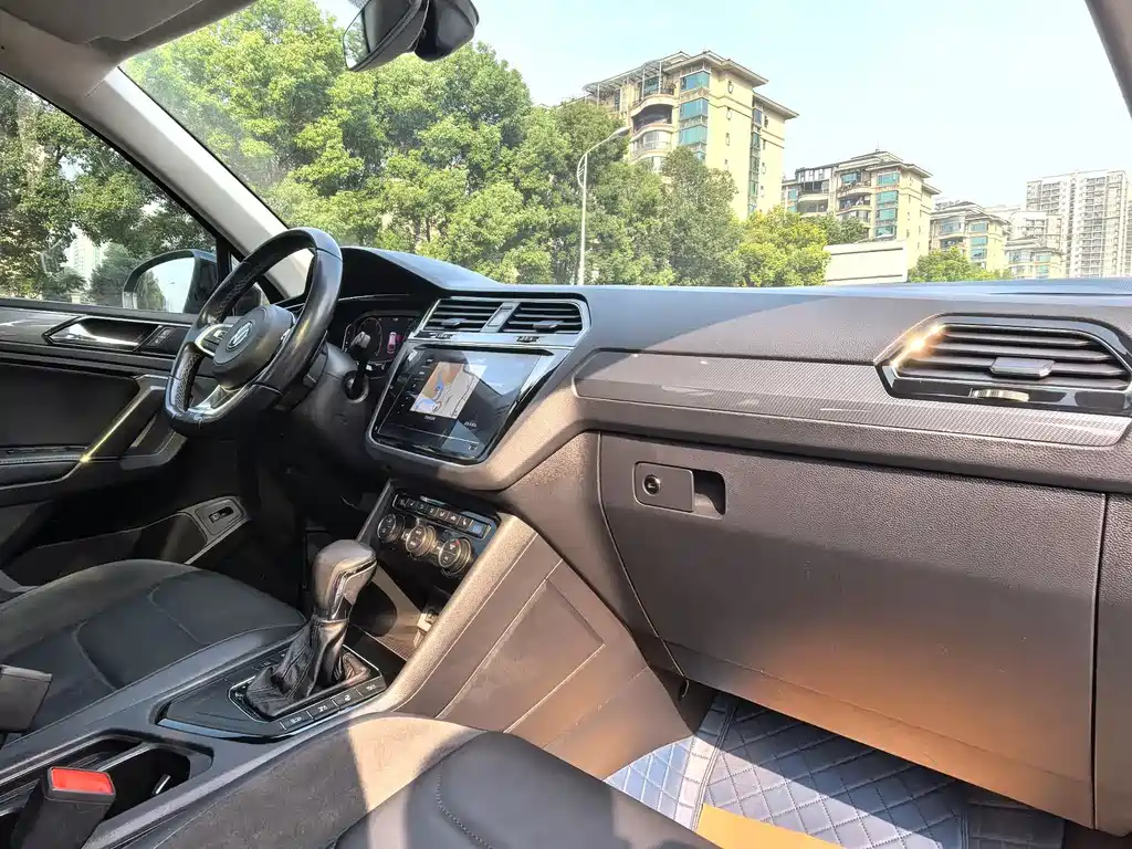 Tiguan L 2021 330TSI automatic two-wheel drive R-Line version купить на сайте DeffCars
