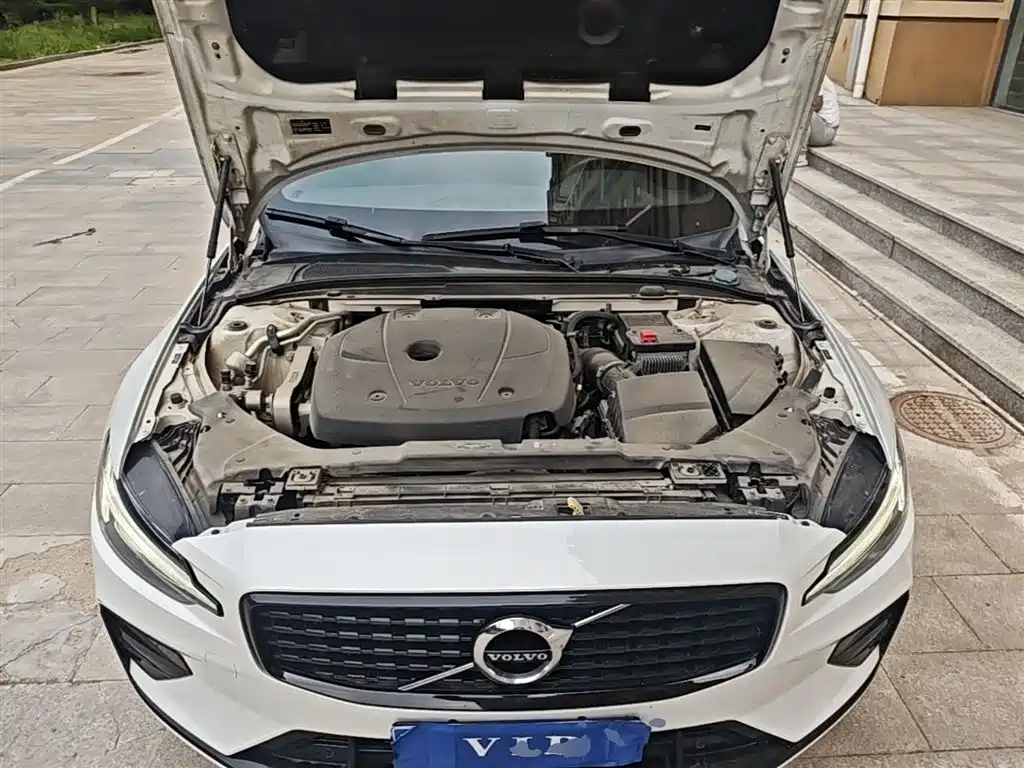 Volvo S60 2021 T4 Zhiyuan Sport Edition купить на сайте DeffCars