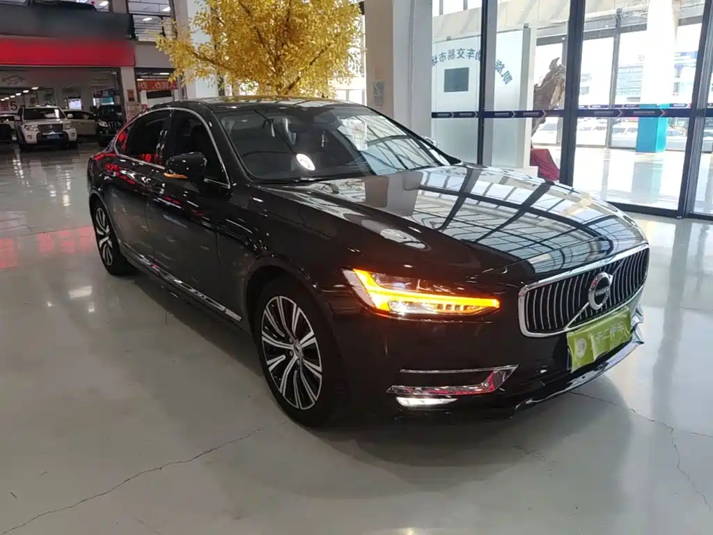 Volvo S90 2019 T5 Zhiyuan Edition купить на сайте DeffCars