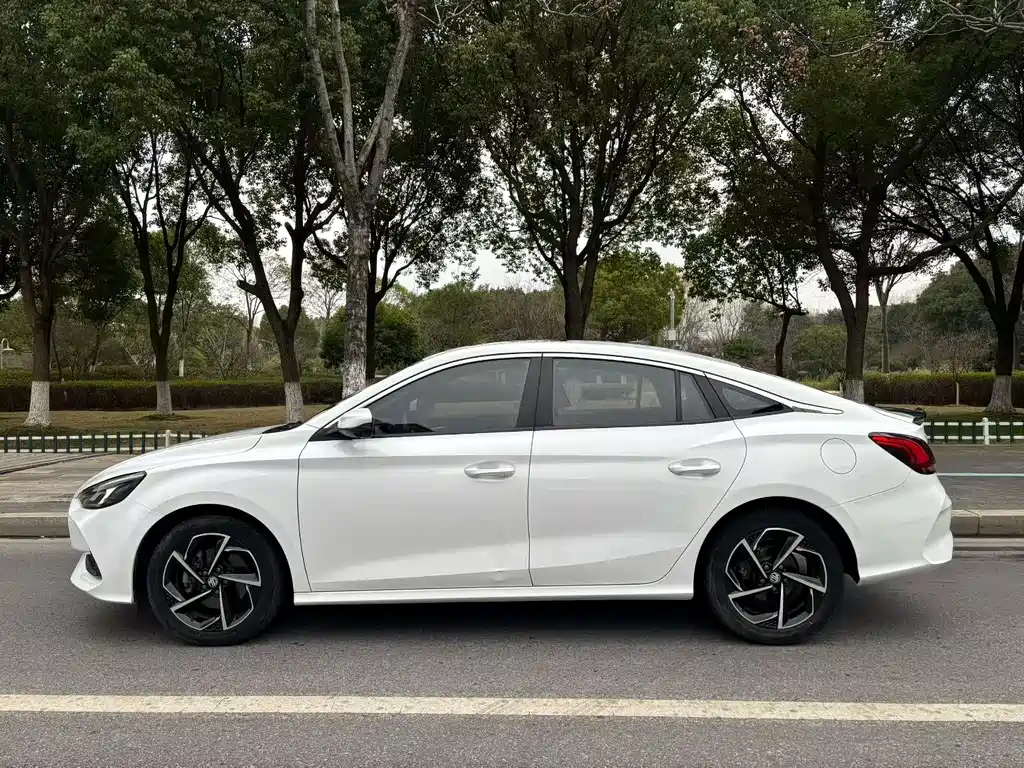 MG5 2021 300TGI DCT Green Luxury Edition купить на сайте DeffCars