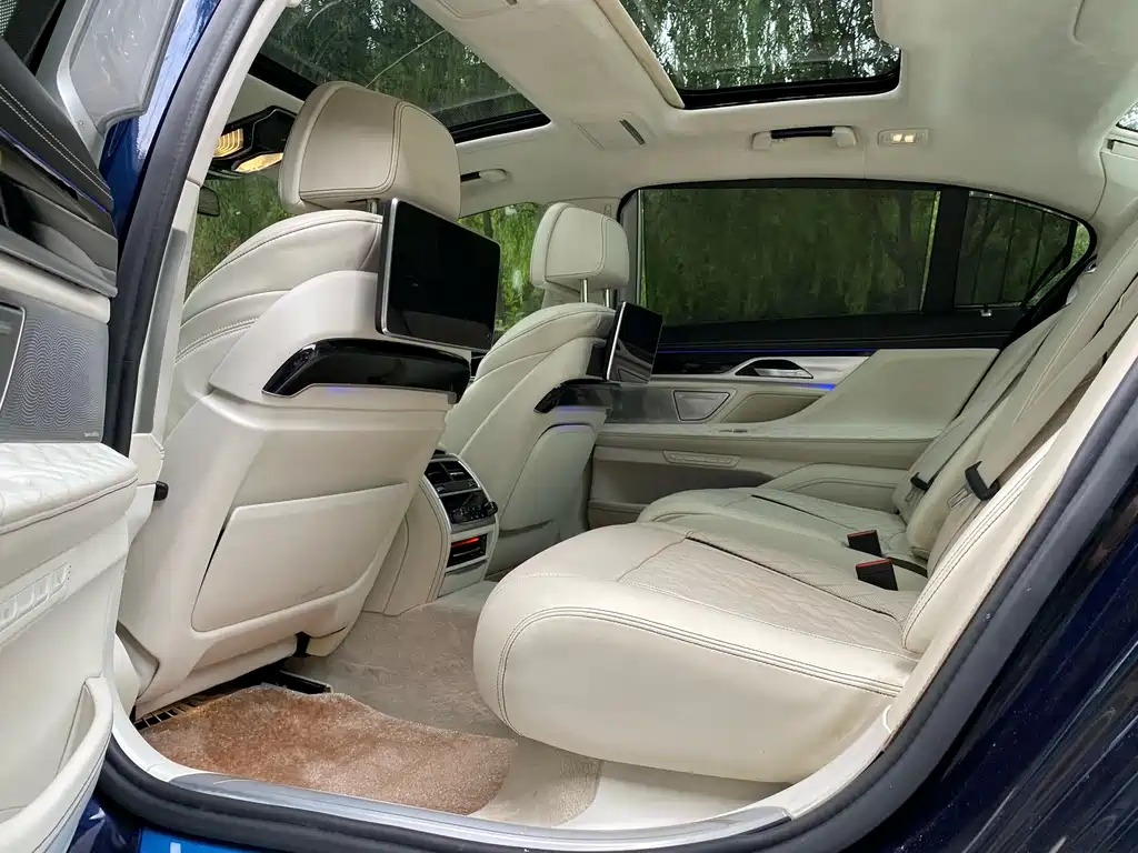 BMW 7 Series 2022 740Li xDrive Executive Luxury Package купить на сайте DeffCars