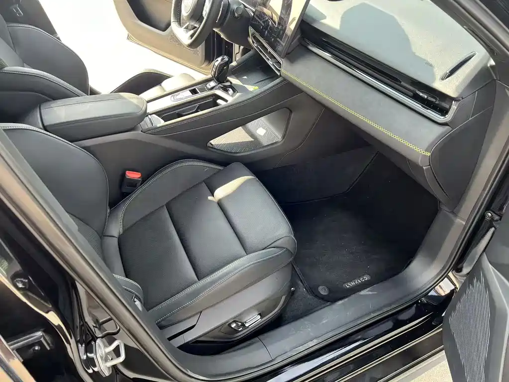 Lynk & Co 03 2023 1.5TD DCT Pro купить на сайте DeffCars