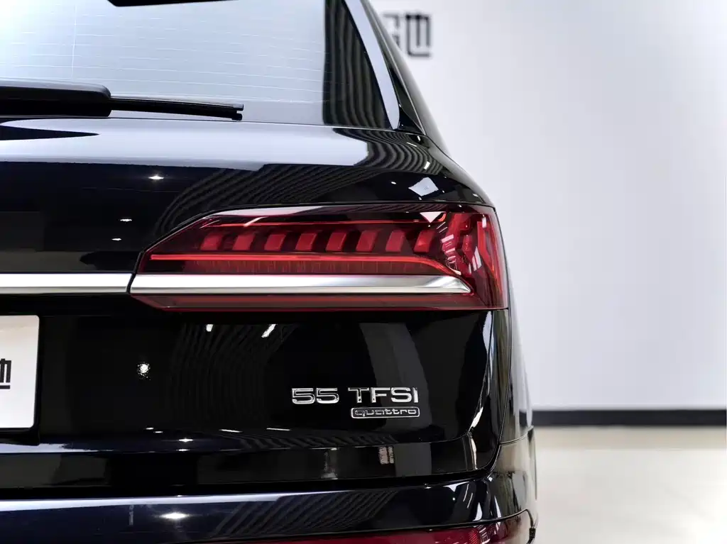 Audi Q7 2021 55 TFSI quattro S line sports version купить на сайте DeffCars