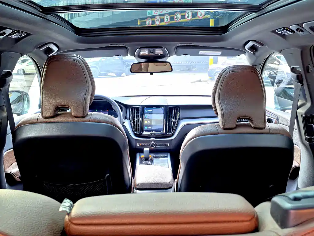 Volvo XC60 2022 B5 four-wheel drive Zhiyi Luxury Edition купить на сайте DeffCars