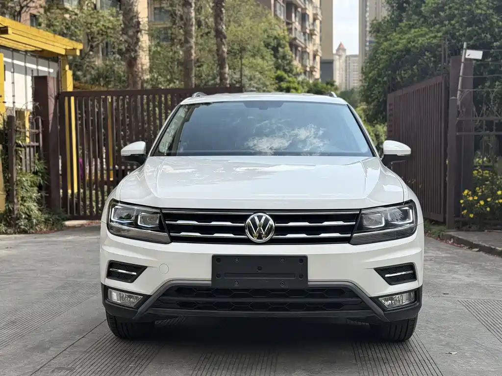 Tiguan L 2018 330TSI automatic two-wheel drive comfort version купить на сайте DeffCars