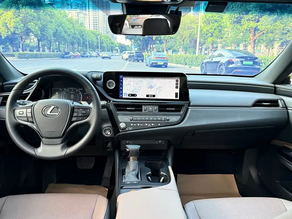 Lexus ES 2022 200 Excellence Edition купить на сайте DeffCars