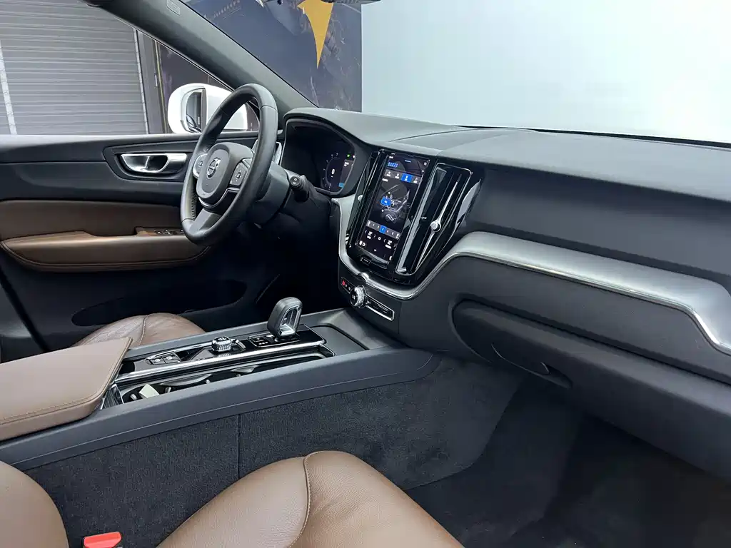 Volvo XC60 2023 B5 four-wheel drive Zhiyi Luxury Edition купить на сайте DeffCars
