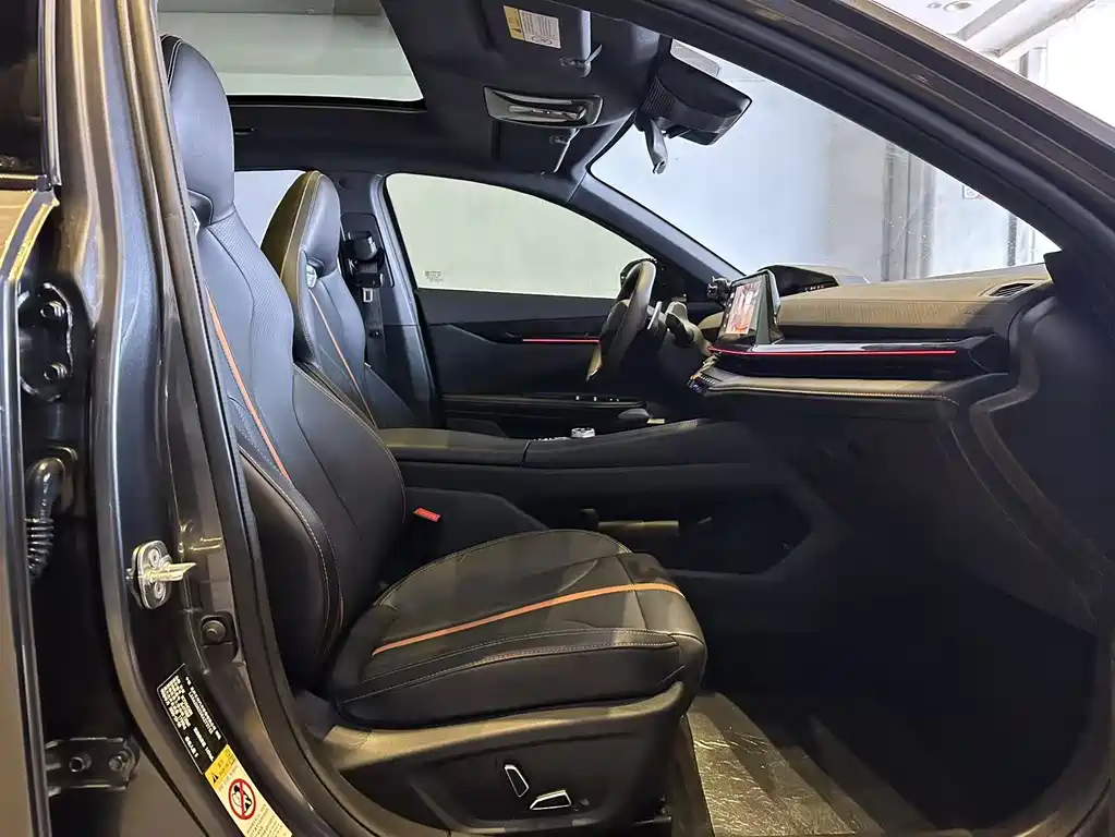 Changan UNI-V 2024 1.5T premium model купить на сайте DeffCars