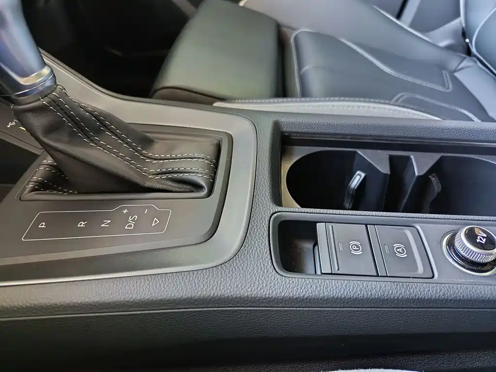 Audi Q3 2024 40 TFSI Fashionable and Dynamic купить на сайте DeffCars