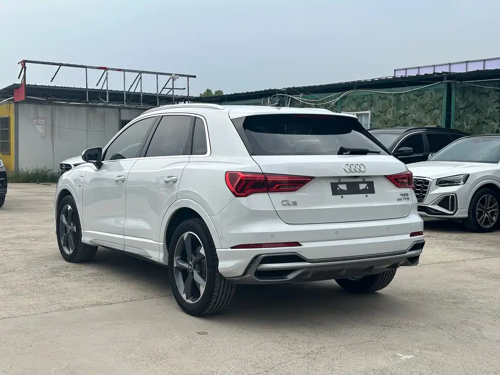 Audi Q3 2023 35 TFSI Fashionable and Dynamic (1.4T) купить на сайте DeffCars