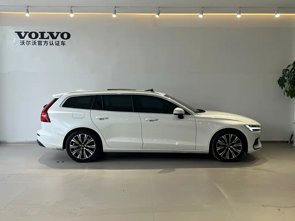 Volvo V60 2023 B5 Zhiyuan Luxury Edition купить на сайте DeffCars