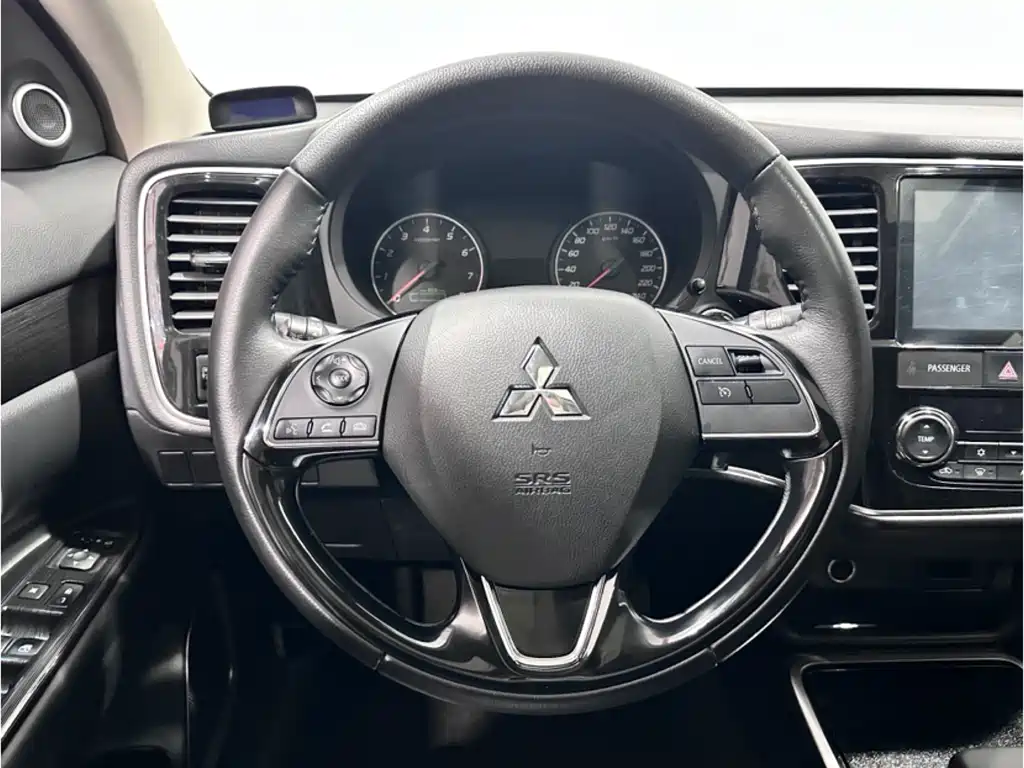 Outlander 2018 2.0L 2WD Honor Edition 5 seats купить на сайте DeffCars