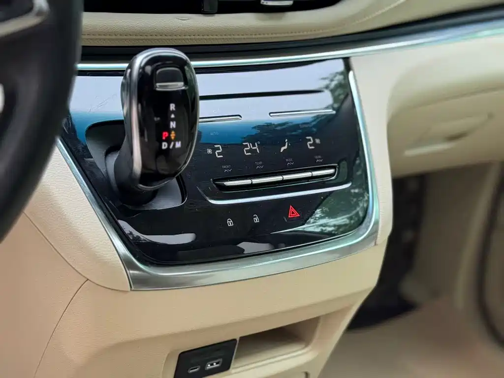 Buick GL8 2023 Land Business Class 652T Luxury купить на сайте DeffCars