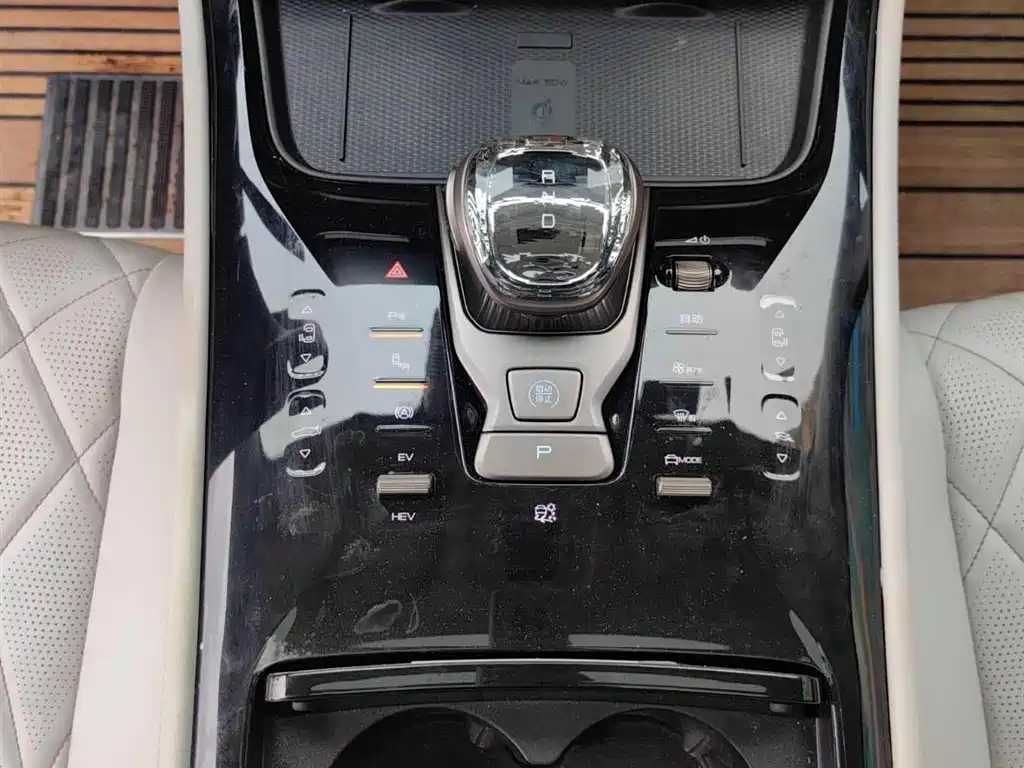 Denza D9 2022 DM-i 1040 Premium Type купить на сайте DeffCars