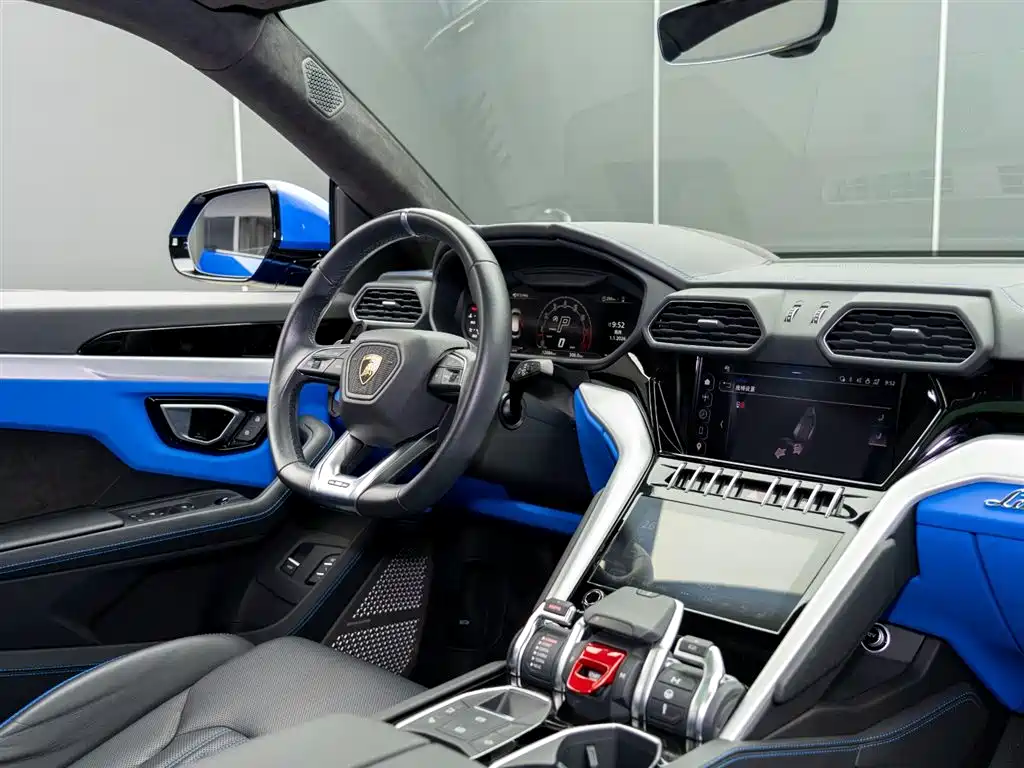 Urus 2023 4.0T V8 S купить на сайте DeffCars