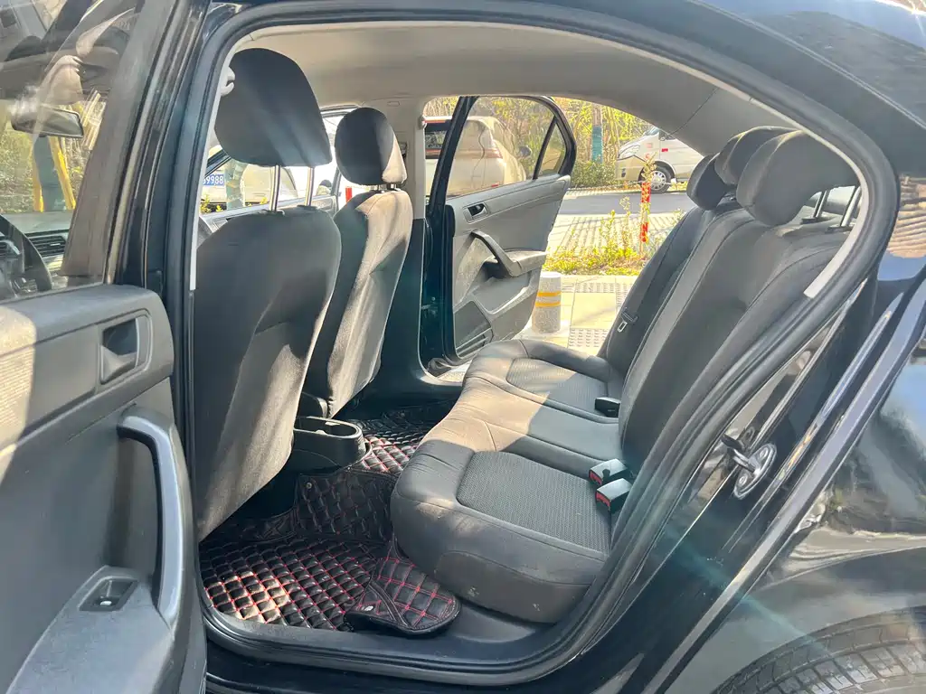 Santana 2013 1.6L Manual Fashion Edition купить на сайте DeffCars