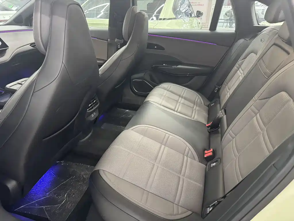 Hongqi EH7 2024 690 Pro купить на сайте DeffCars